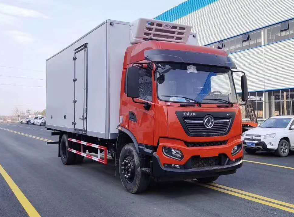 東風(fēng)天錦KR高頂雙臥冷藏車 6.8米