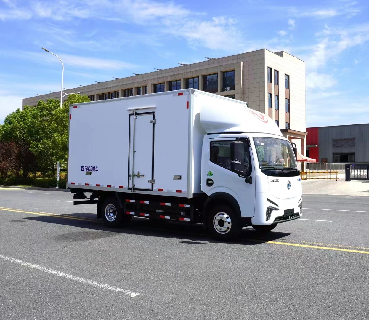 東風(fēng)凱普特新能源電動(dòng)4米2冷藏車